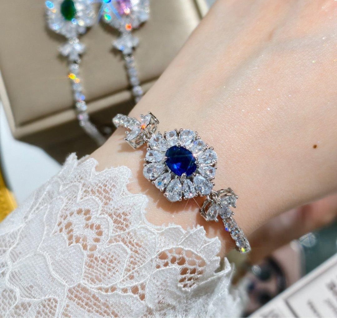 Zirconium Flower Bracelet with imported Stones