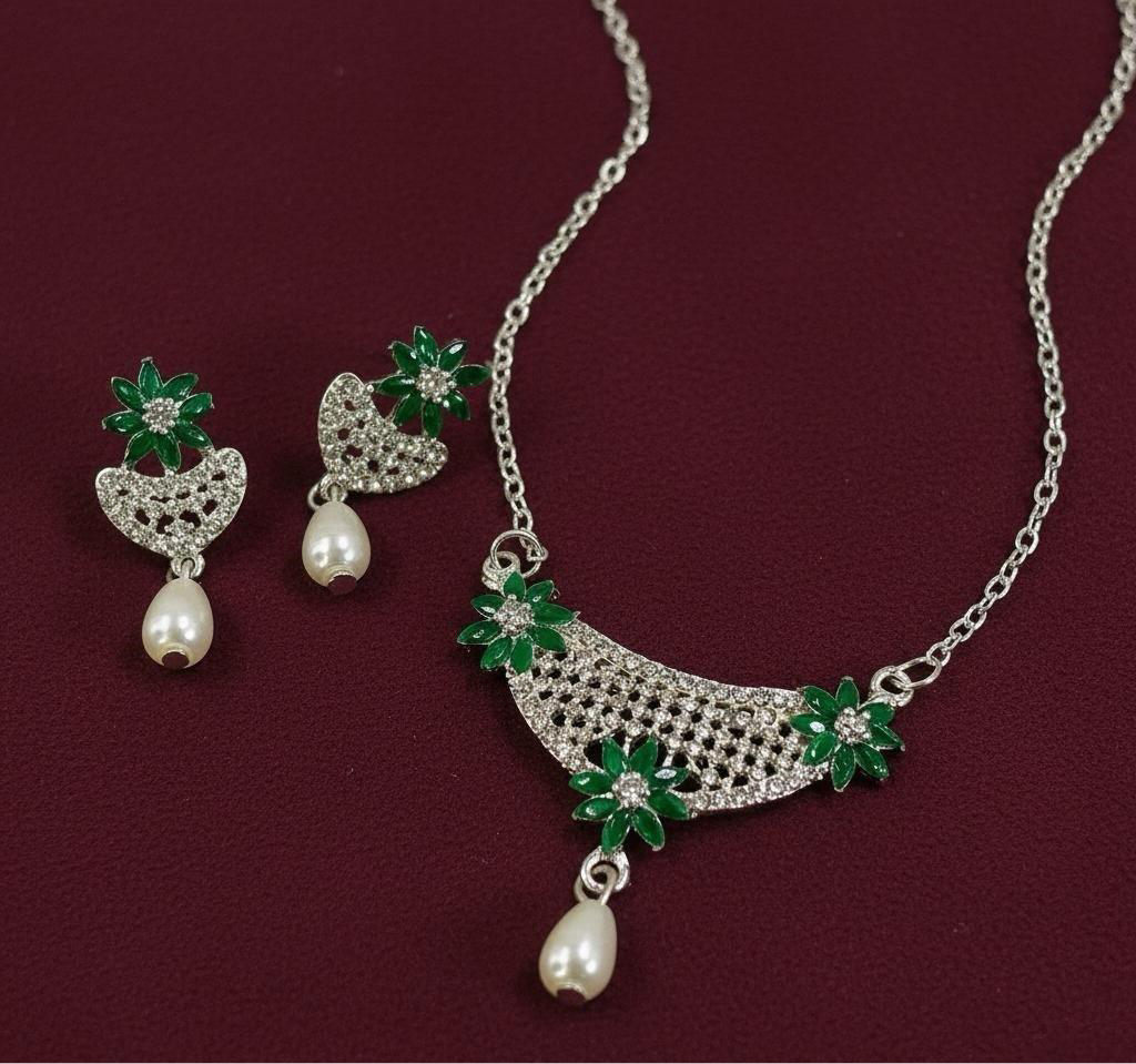 Nova Link Pearl Necklace Set