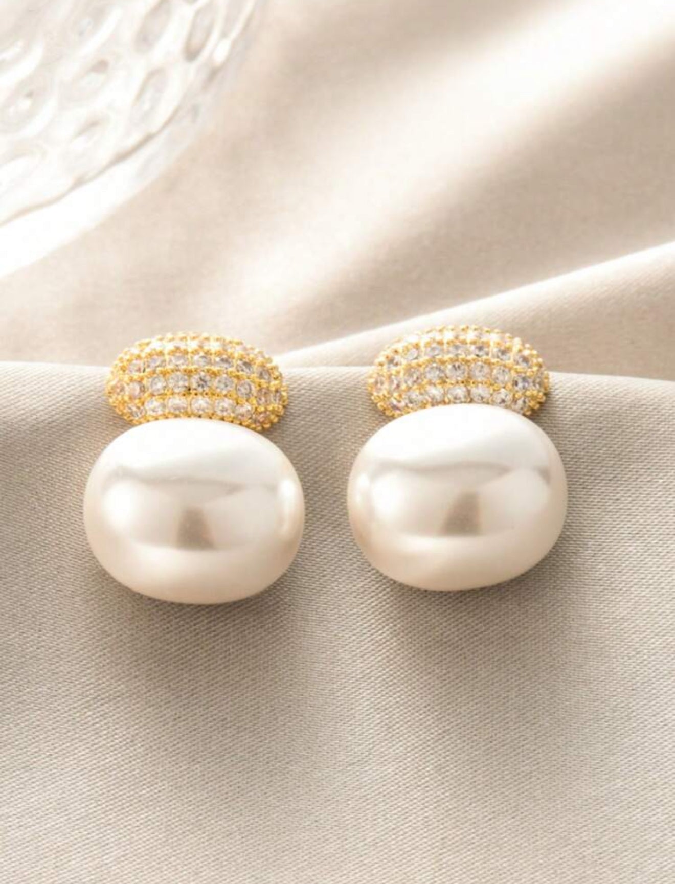 High-Quality Oval Pearl Stud Earrings