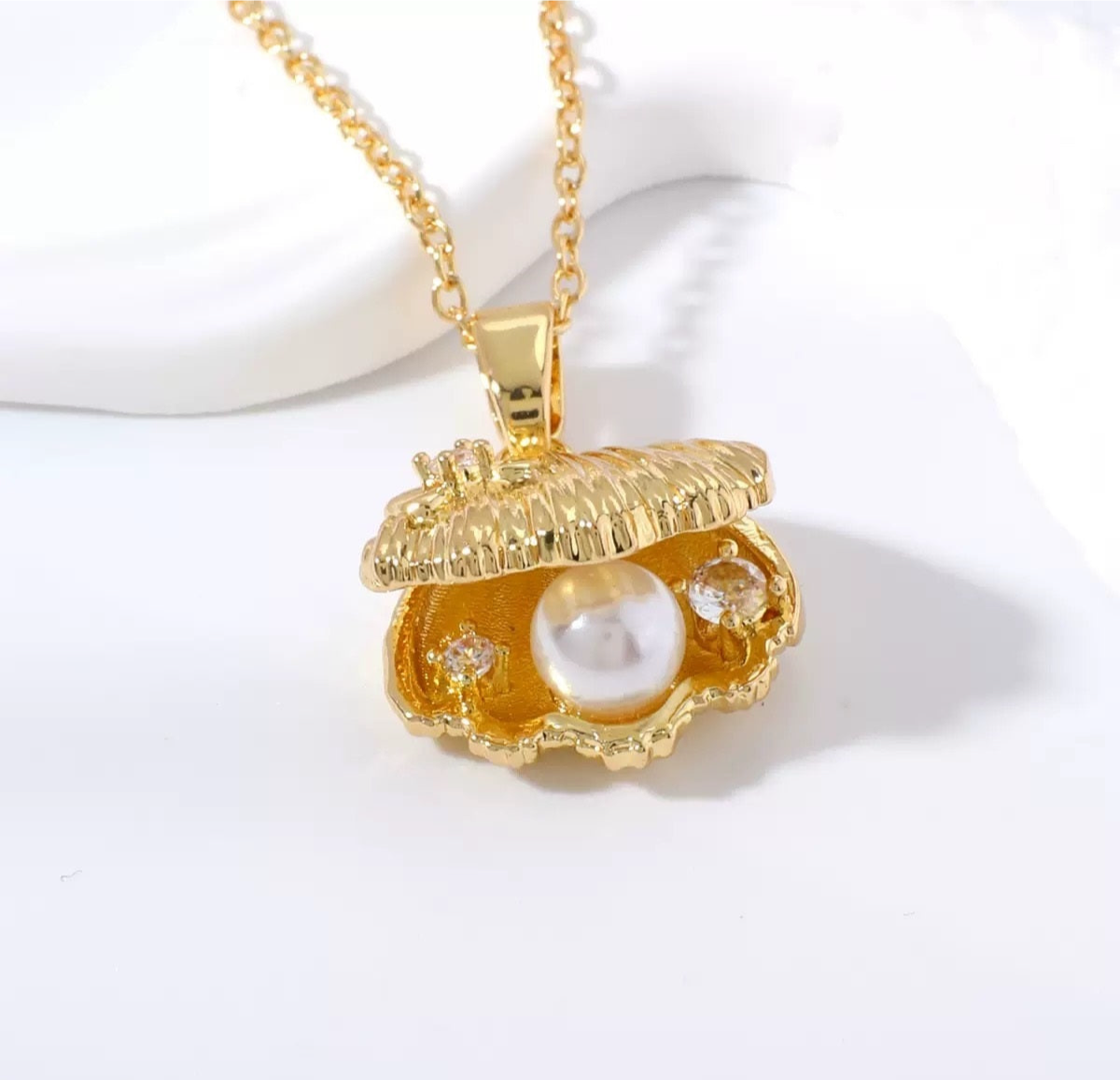 18K Shell Drop Pendant With Chain
