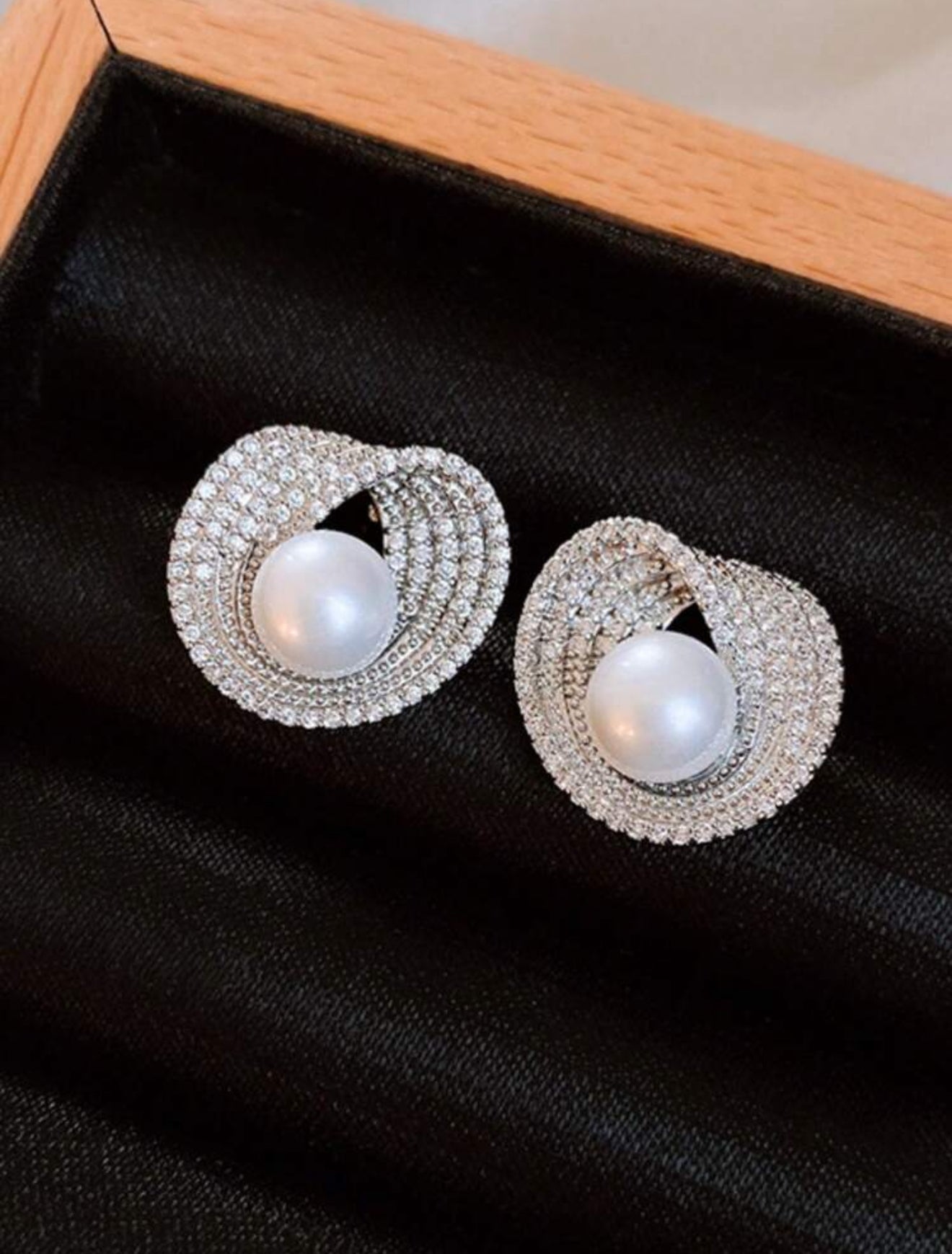 Zirconia Round Pearl Earrings
