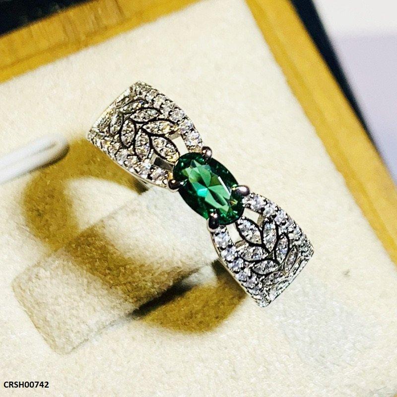 Emerald Oval Stone Band