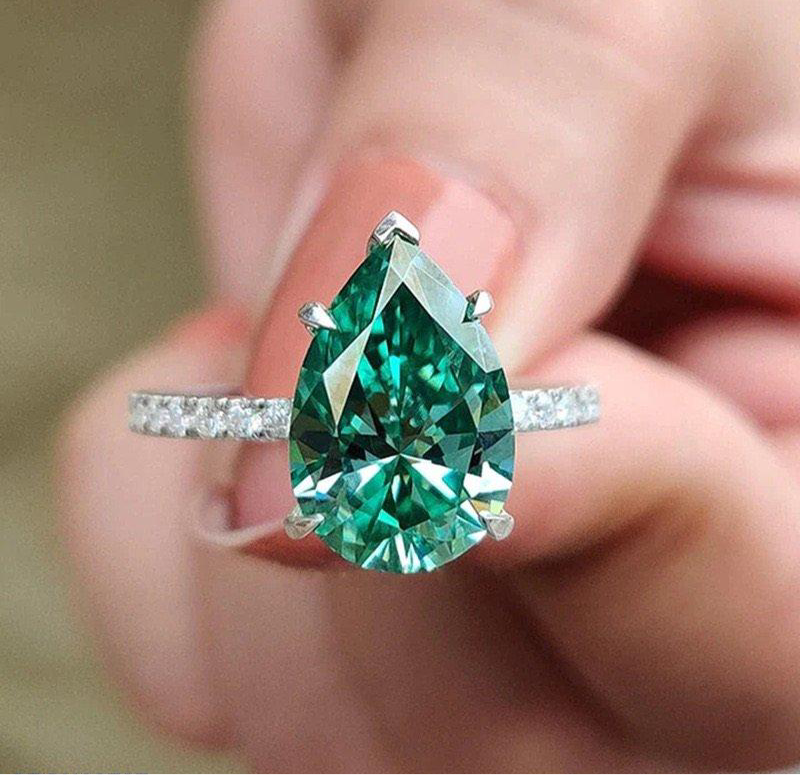 Emerald Tear Ring