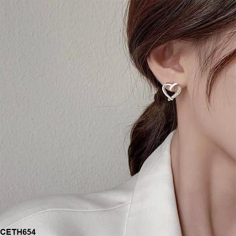 White Heart Ear Tops Pair - Havenon Store