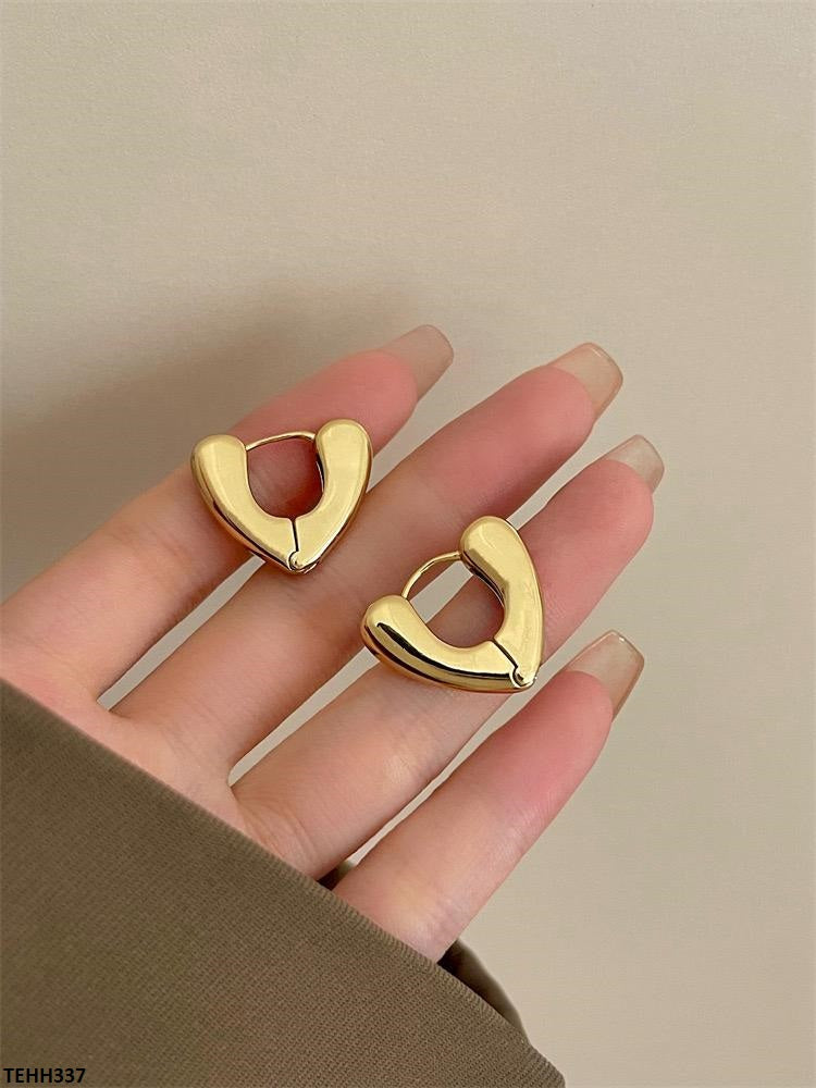 Side view of 18K Heart Ear Hoops Pair in golden-pink
