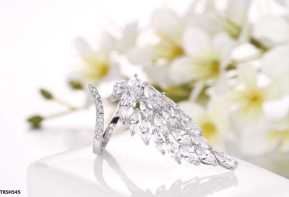 Casual and formal Luxury Leaf Ring  