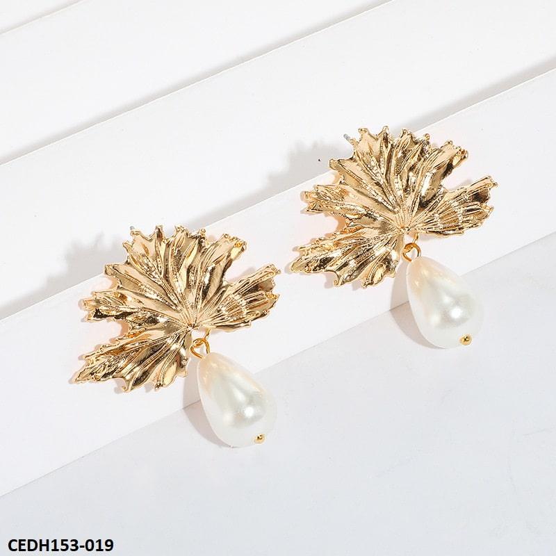 Casual and formal golden pearl earrings 