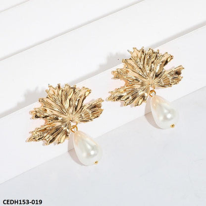 Casual and formal golden pearl earrings 