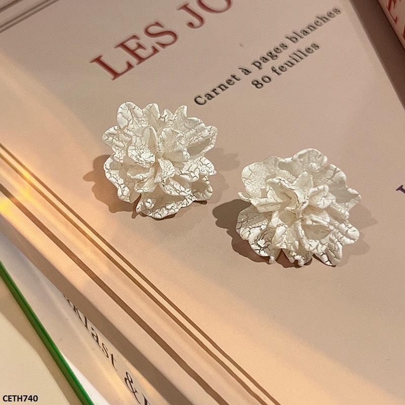 Casual, formal, versatile flower earrings 