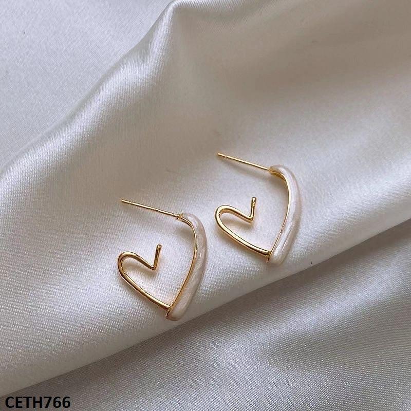 Casual golden earrings pair  