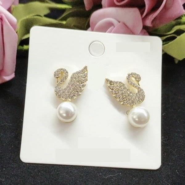 Elegant duck-shaped pearl earrings 