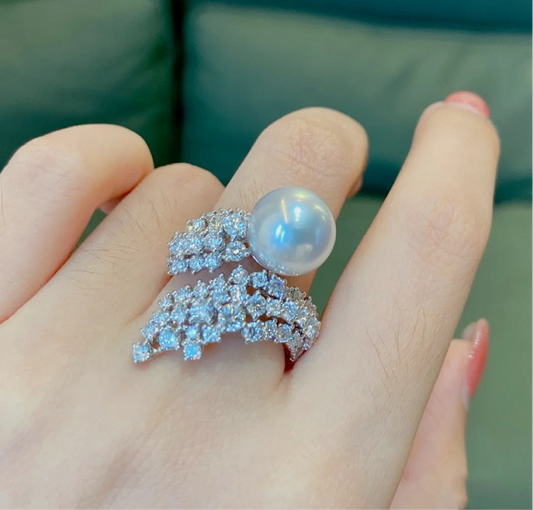 Elsa Supreme Pearl Ring with zircon stone centerpiece 