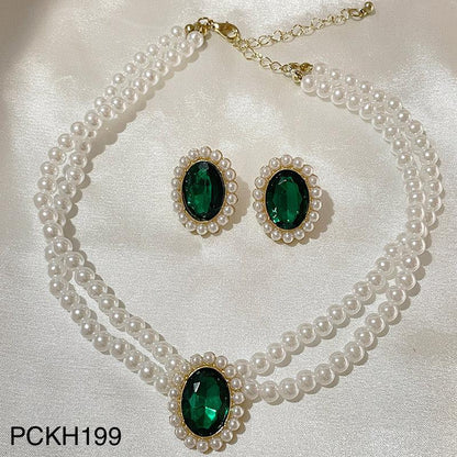 Emerald Pearl Oval Choker Set close-up  