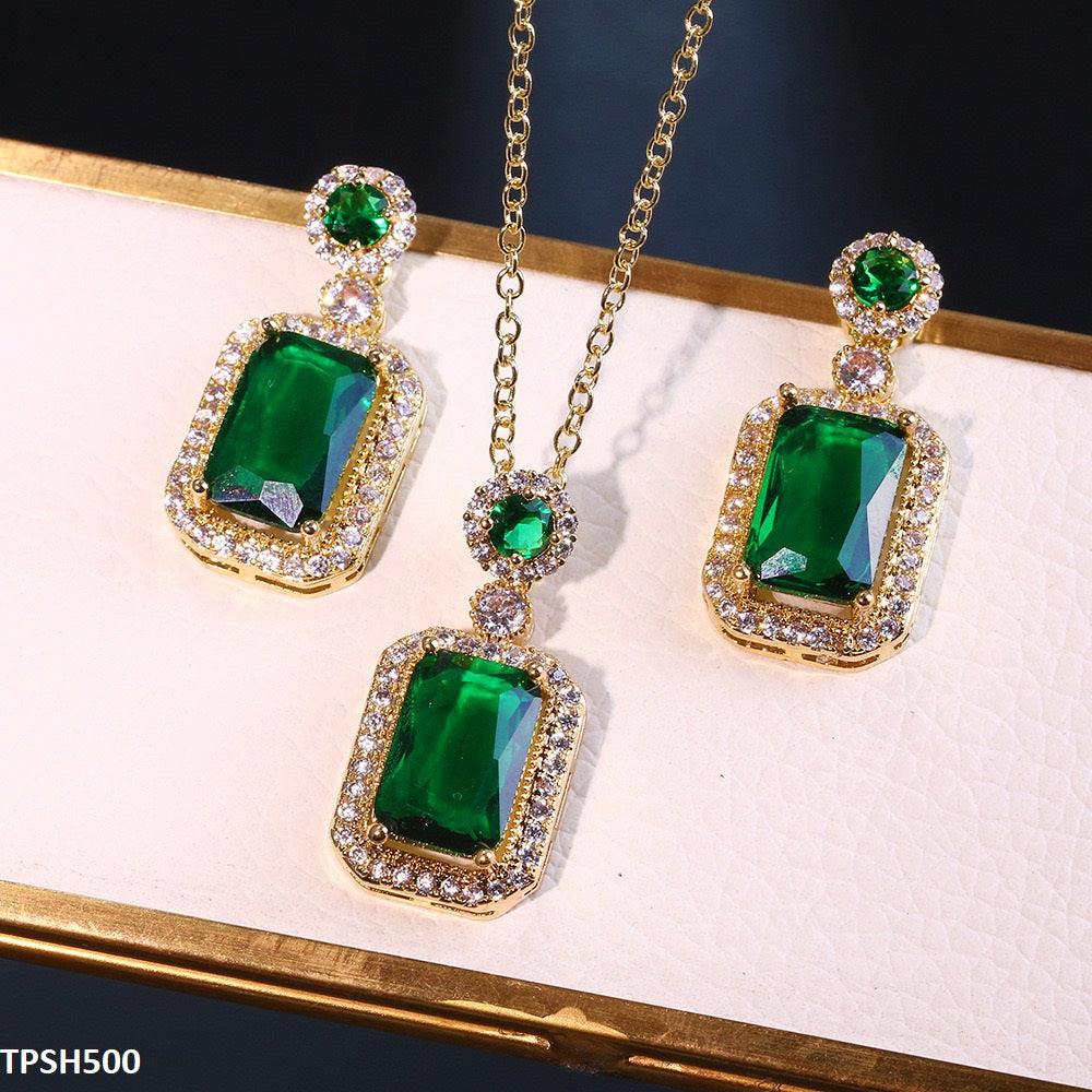 Emerald Square Pendant Set close-up 