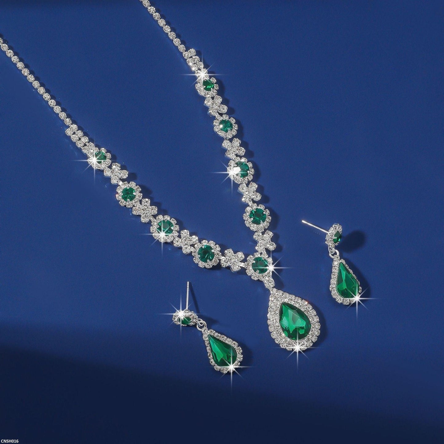 Emerald Tear Bracket Necklace Set Style  
