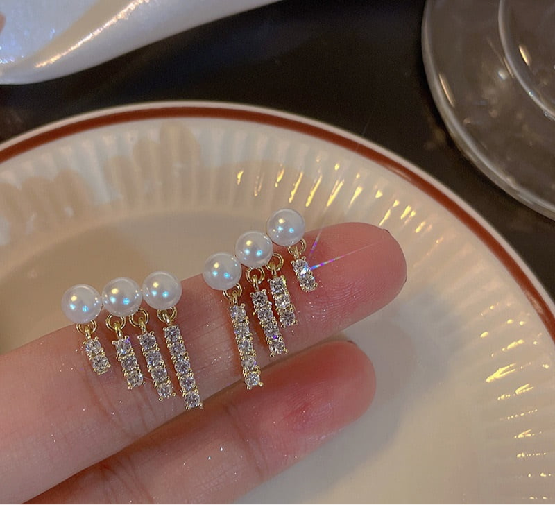 Golden-plated Chandlier Drop Earrings close-up  