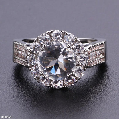 Lightweight Luxury Zircon Flower Ring design 