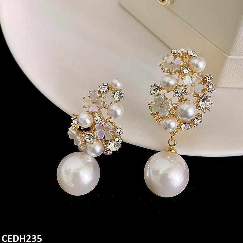 Lightweight earrings for women elegant design  