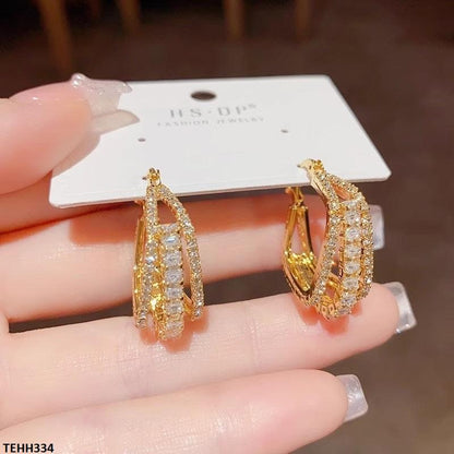 Lightweight golden ear hoops for women  