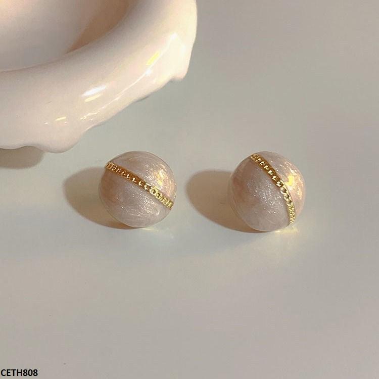 Lightweight golden earrings 1.5cm  