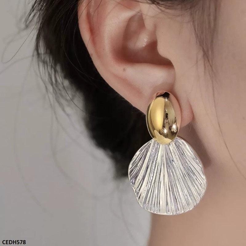 Lightweight shell-shaped earrings design  