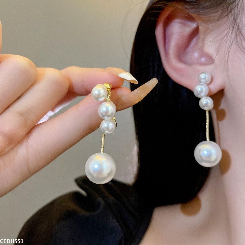 Pearl drop earrings with golden plating  