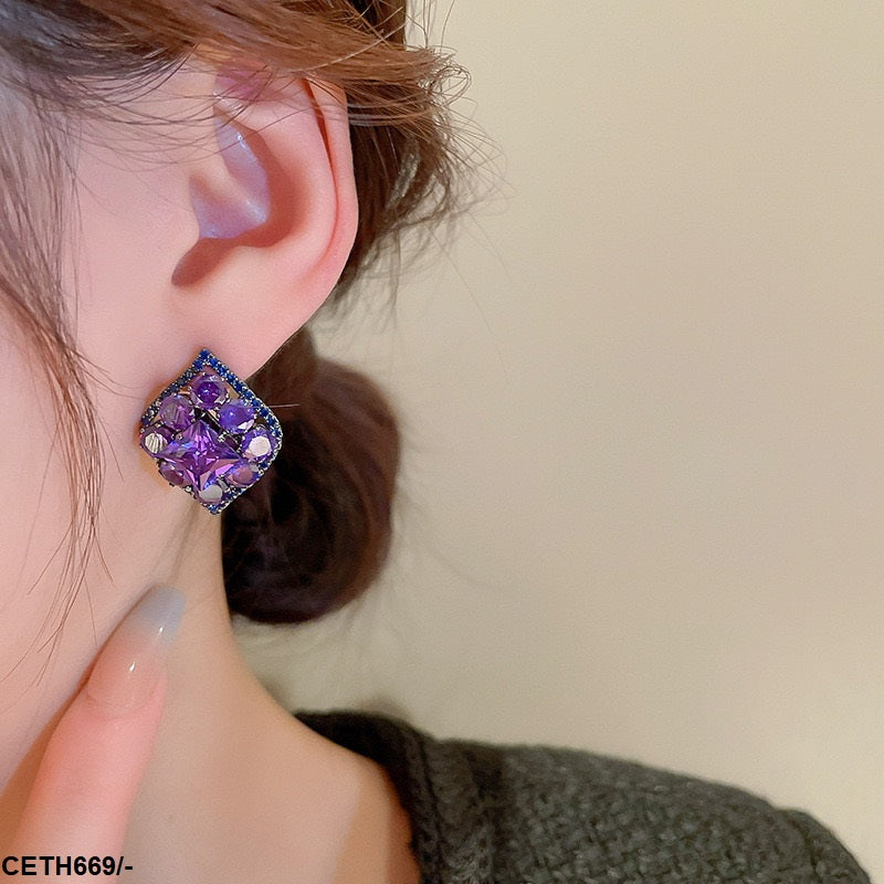 Rhinestone leaf-shaped earrings  