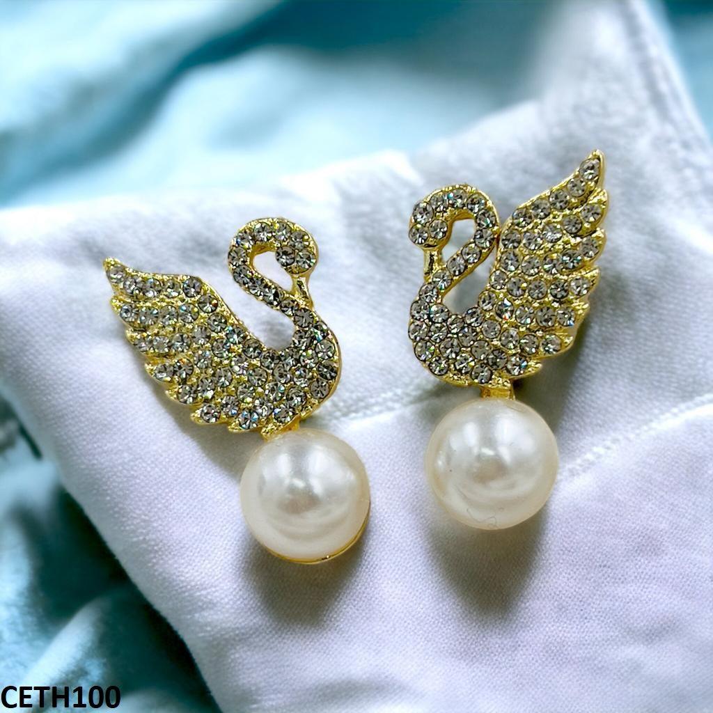 Sophisticated gold-plated women’s earrings  