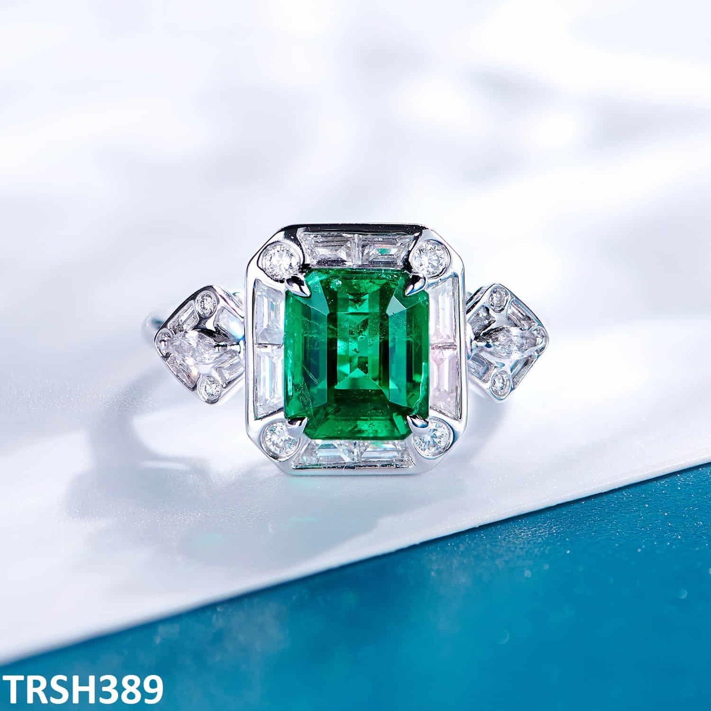 Stylish Emerald Rectangle Adjustable Ring 