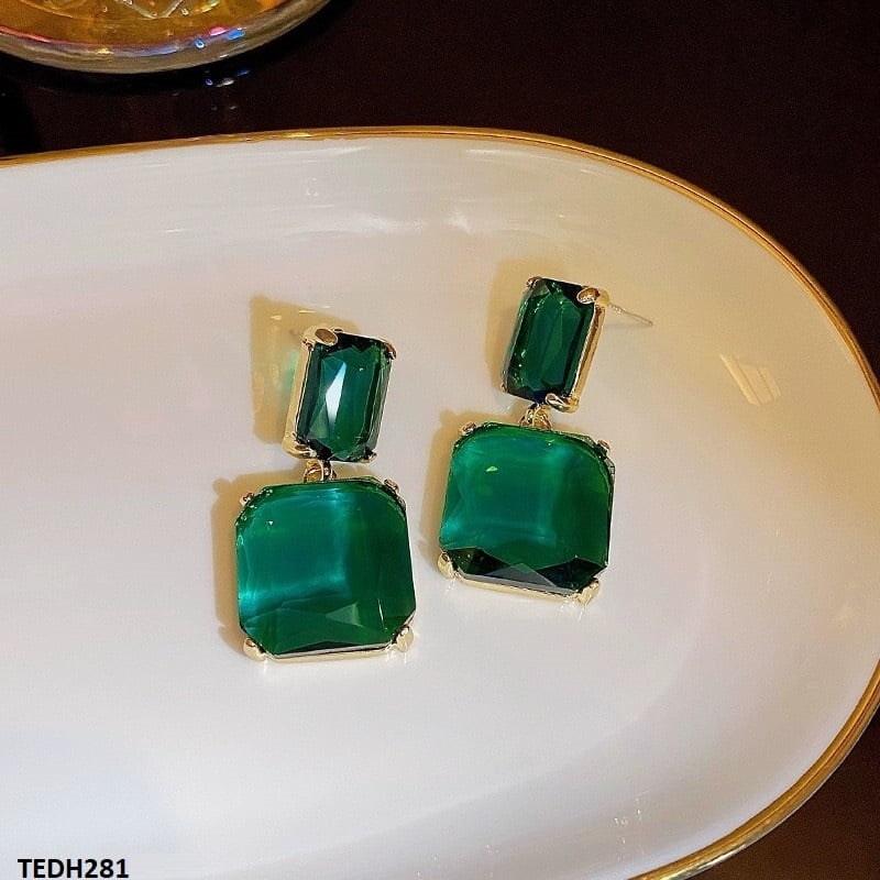 Synthetic emerald green drop earrings 