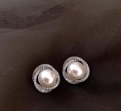 Diamond studded Pearl Tops Pair