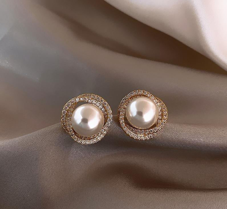 Diamond studded Pearl Tops Pair