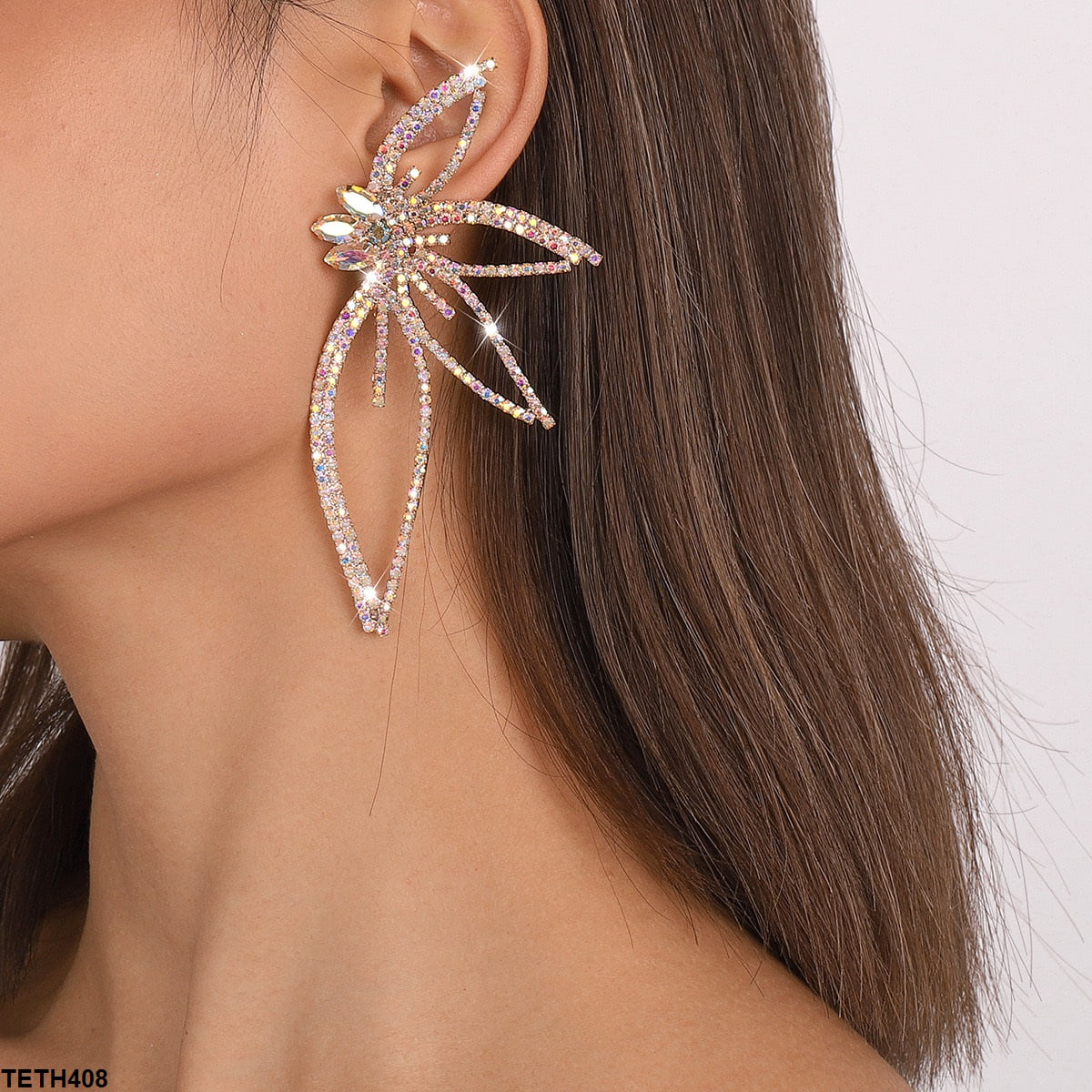 Elegant pear-shaped wing earrings  